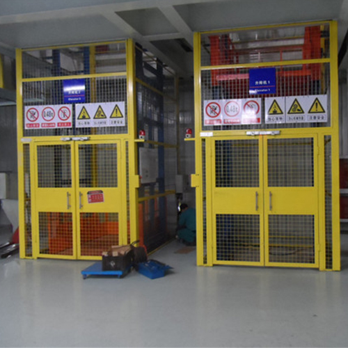 導(dǎo)軌式升降平臺(tái)（室內(nèi)）